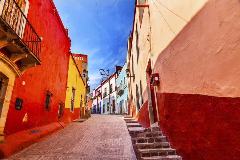 Casas coloridas en los interiores de Guanajuato