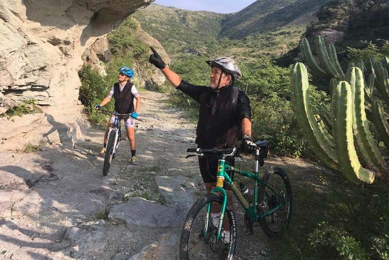 Observation des formations rocheuses dans les environs