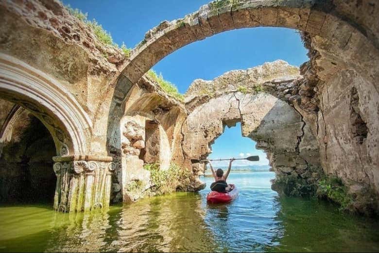 Atravesando el templo hundido