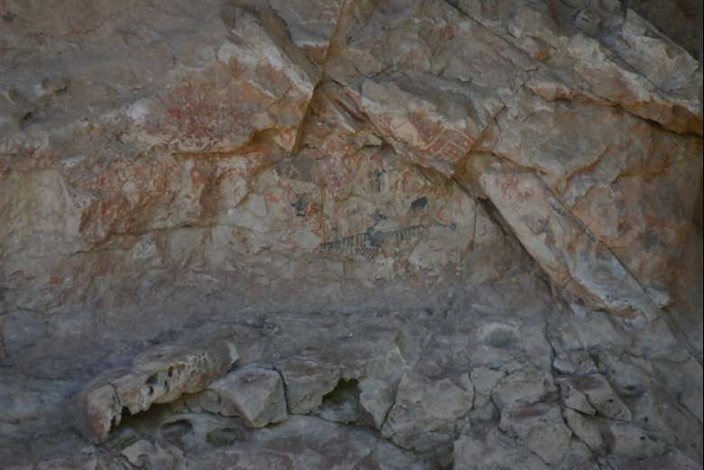 Rocas con pinturas rupestres