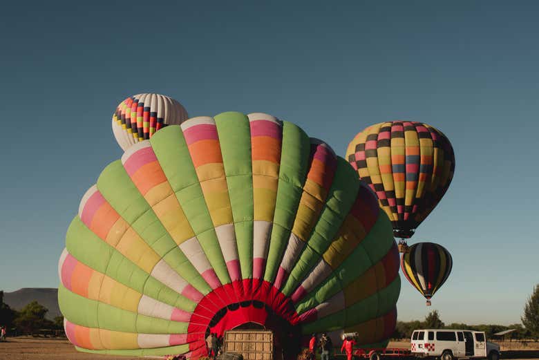 Momentos antes de subir al globo