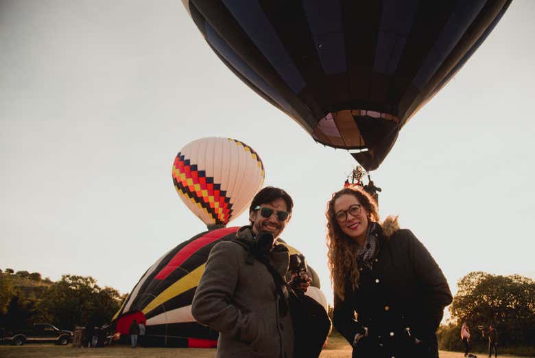 Foto en pareja antes de subir al globo