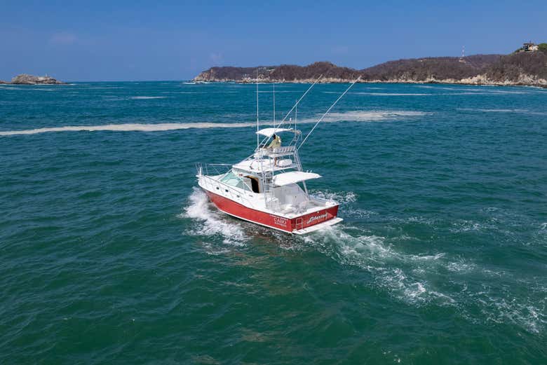 Boat Rental with Skipper in Huatulco Book at
