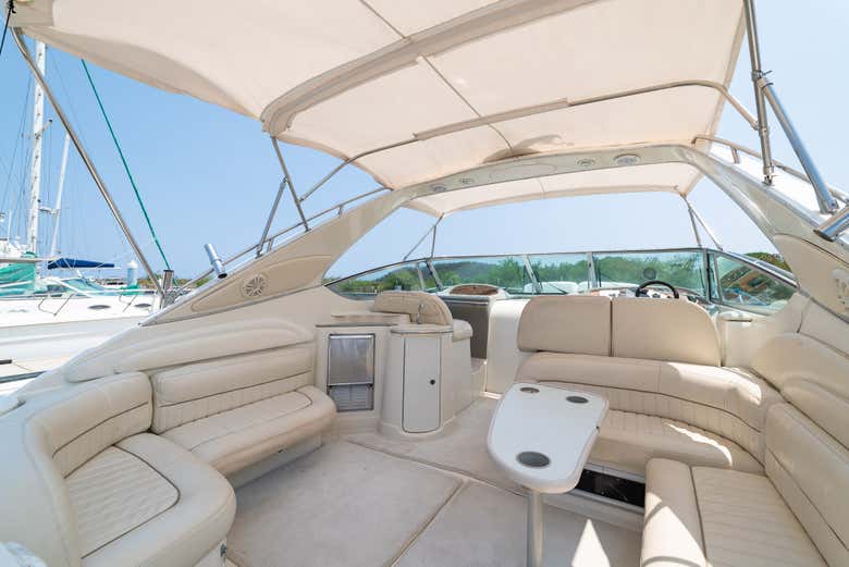 Sofás en los que podremos relajarnos en el barco