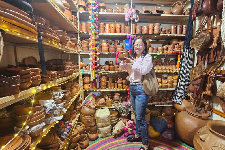 Paseando entre puestos de artesanías