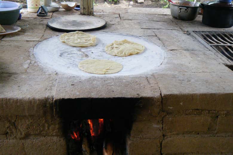 Aprendiendo a hacer tortillas de maíz