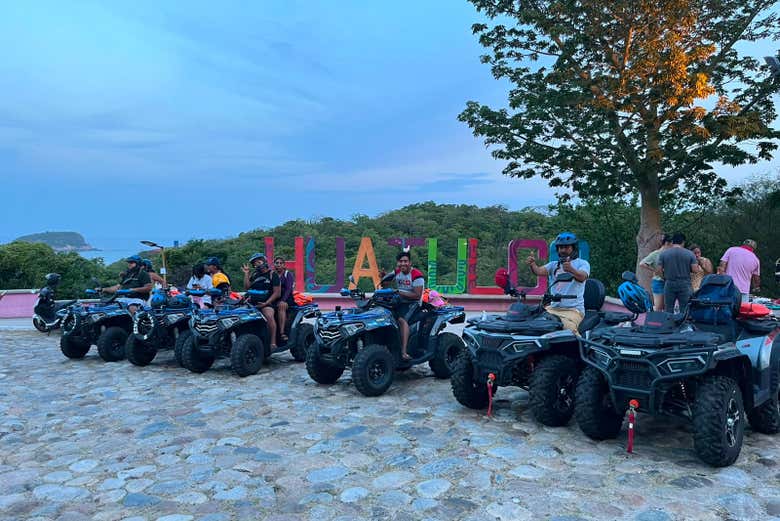 ¡Listos para explorar Huatulco en quad!