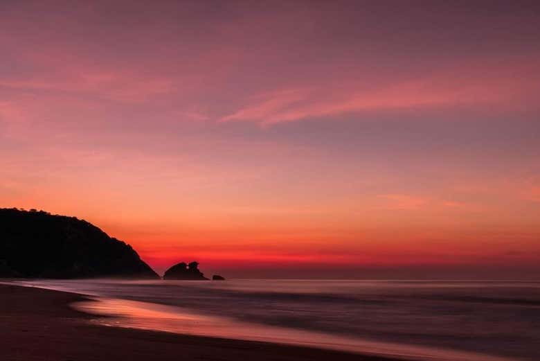 Colores anaranjados en el cielo