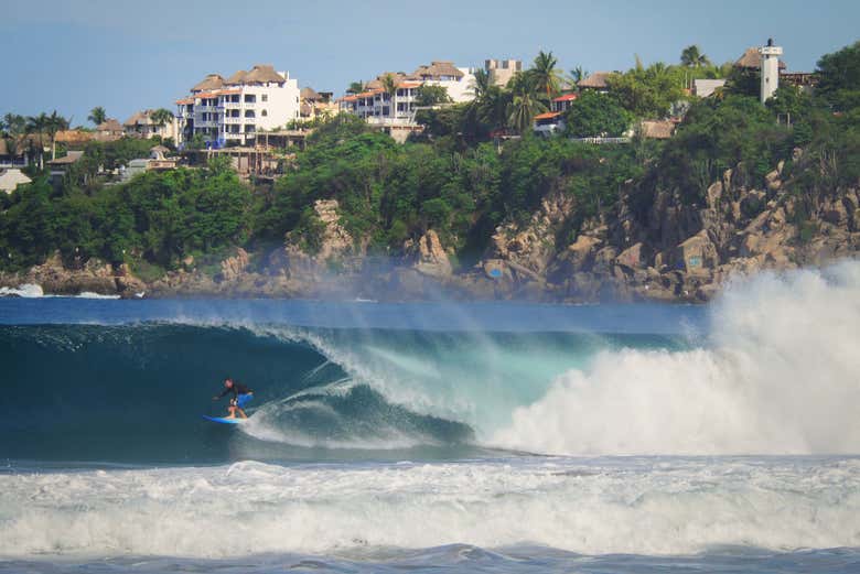 La playa Zicatela es famosa entre surfistas de todo el mundo