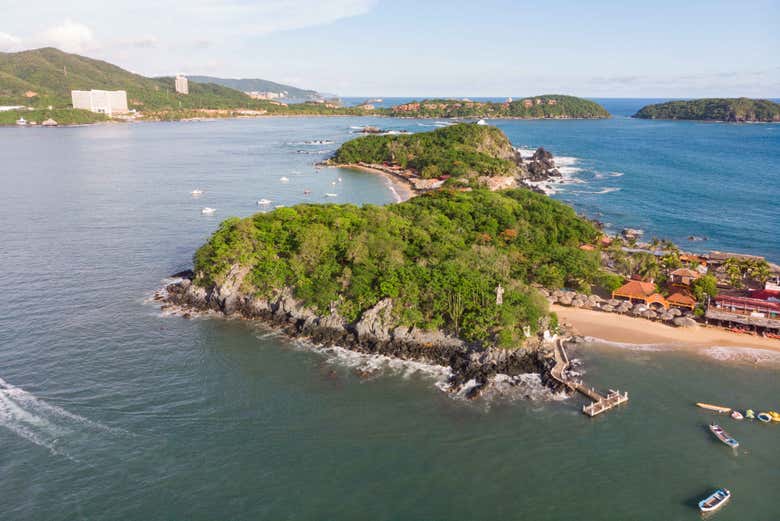 Isla de Ixtapa junto a la costa
