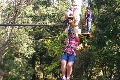 Lanzamiento en tirolina