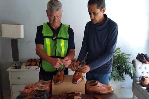In una fabbrica di scarpe