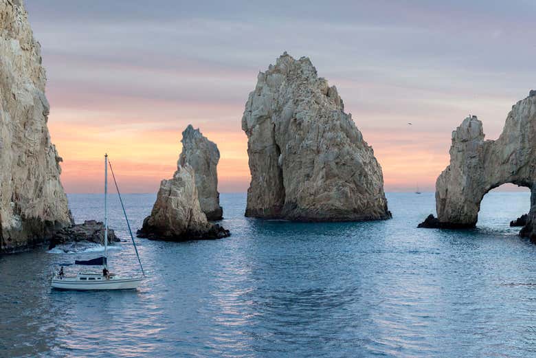 Paseo en velero por el Arco de Los Cabos al atardecer