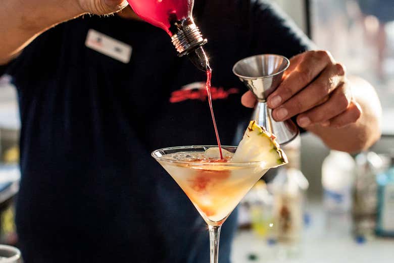Preparando un cóctel