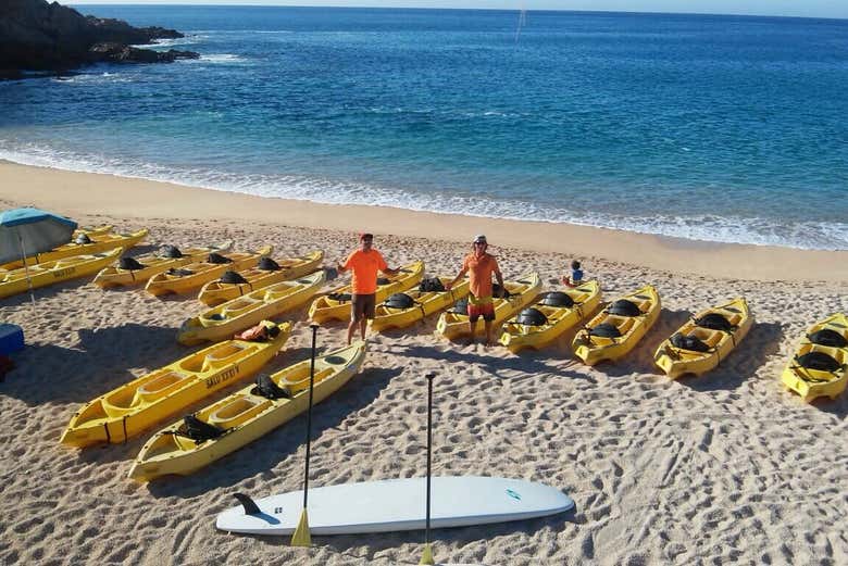 Casi listos para el recorrido en kayak en las dos bahías