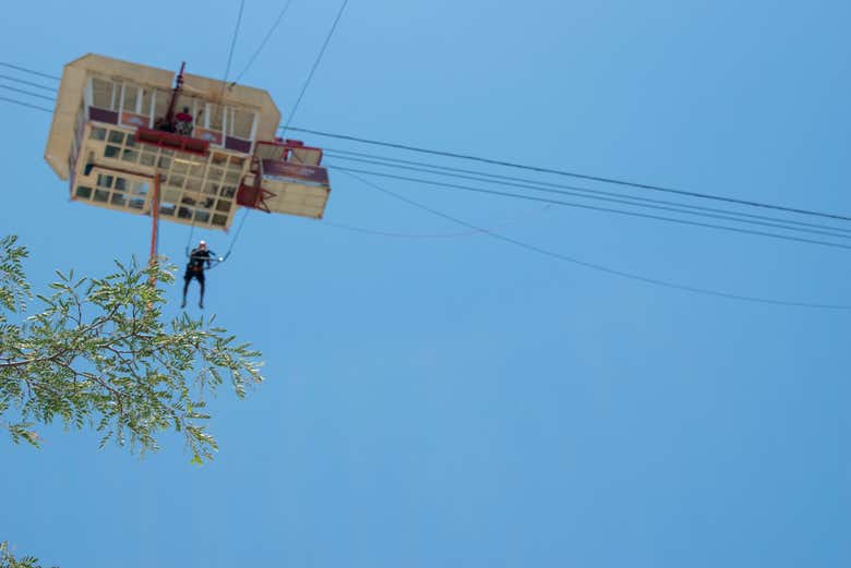 Você ficará suspenso a mais de 90 metros de altura