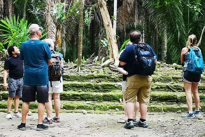 Disfrutando de la excursión al yacimiento de los mayas