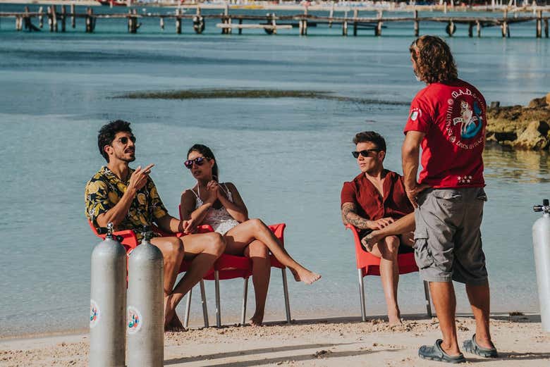 Atendiendo a las instrucciones del monitor