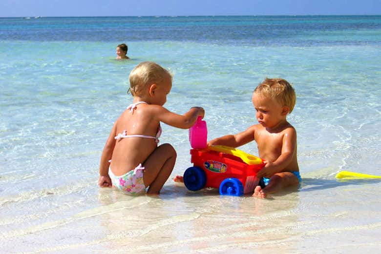 Children playing in the beach at Nohoch Kay