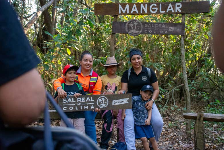 En la zona de manglares de Sal Real de Colima