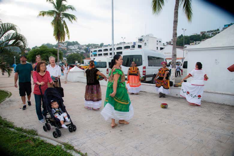 Danças típicas nas ruas de Manzanillo