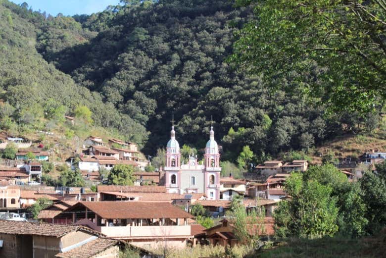 Contemplando Mascota desde las afueras 