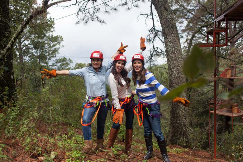 Equipadas para disfrutar de las tirolinas de Sierra del Tigre