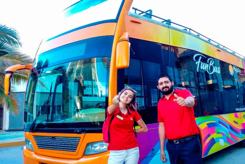 Guía y chófer preparados para el tour panorámico