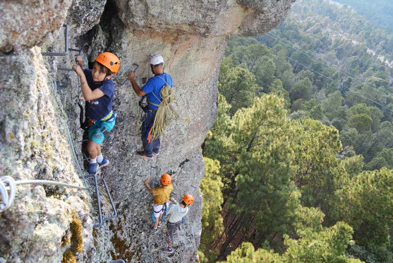 Trepando por la vía ferrata