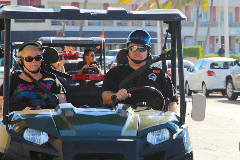 Recorriendo el centro de Mazatlán en un buggy