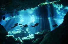 Buceo en un cenote de Mérida
