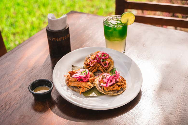 Tomaremos unos antojitos yucatecas