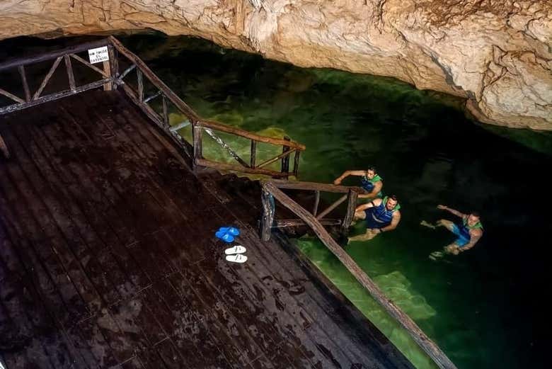 Baño en un cenote