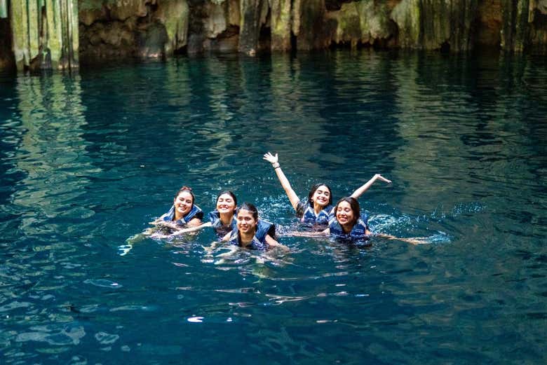 Disfrutando del cenote 