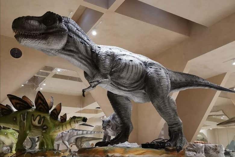 Um dinossauro no Museu do Meteorito