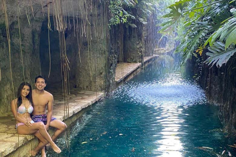 Atravesando un canal para ir de un cenote a otro
