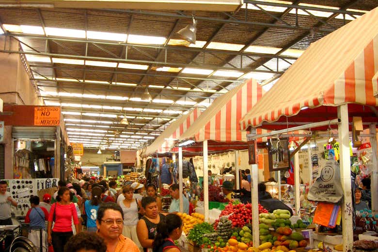 All'interno del mercato di Lucas de Galvez