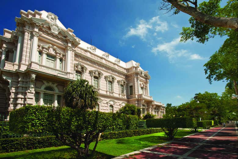 Edificio señorial en el Paseo de Montejo