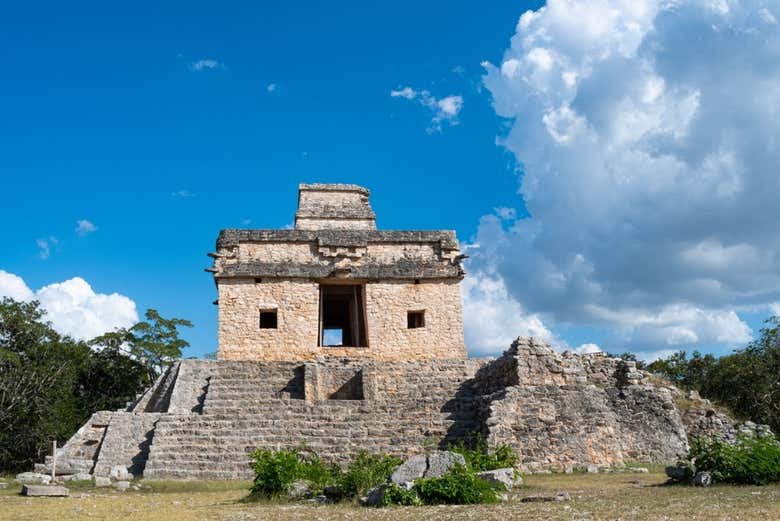 El Templo de las Siete Muñecas en Dzibilchaltún