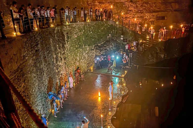 Una cerimonia in un cenote
