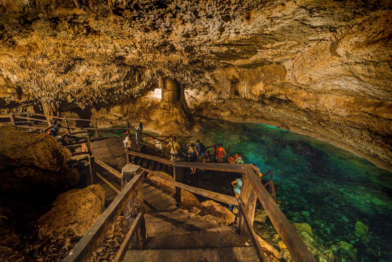 Podréis bañaros en un cenote yucateca
