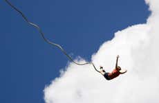 Bungee jumping na Sierra de Santiago
