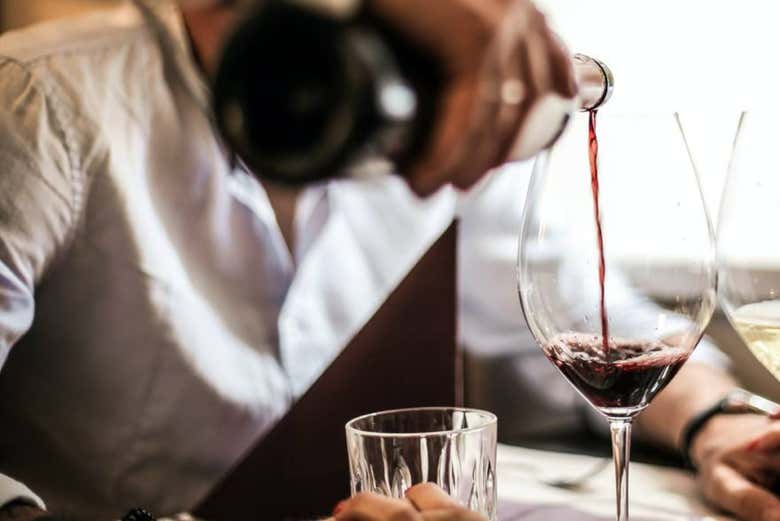 Preparando la cata de vinos mexicanos