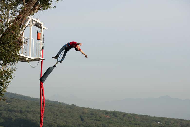 Bungee jumping en el Parque Cola de Caballo