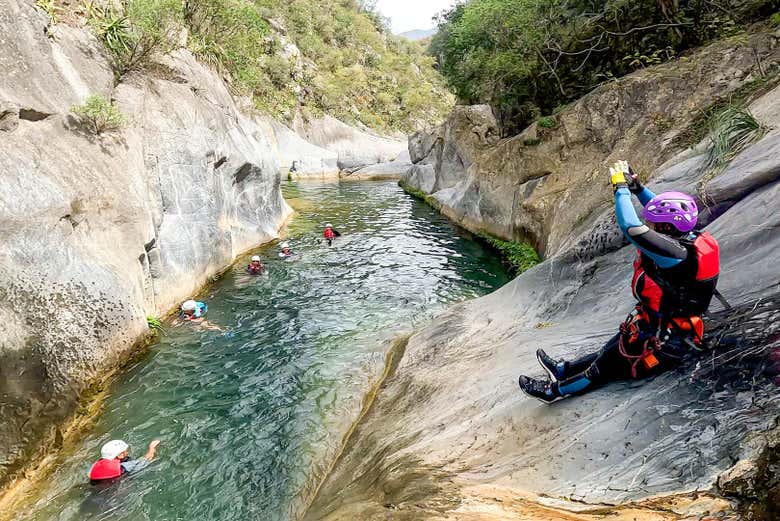 Practicando barranquismo en el cañón de Matacanes