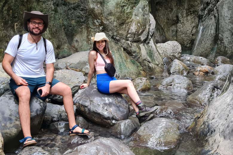 Disfrutando de la actividad de senderismo