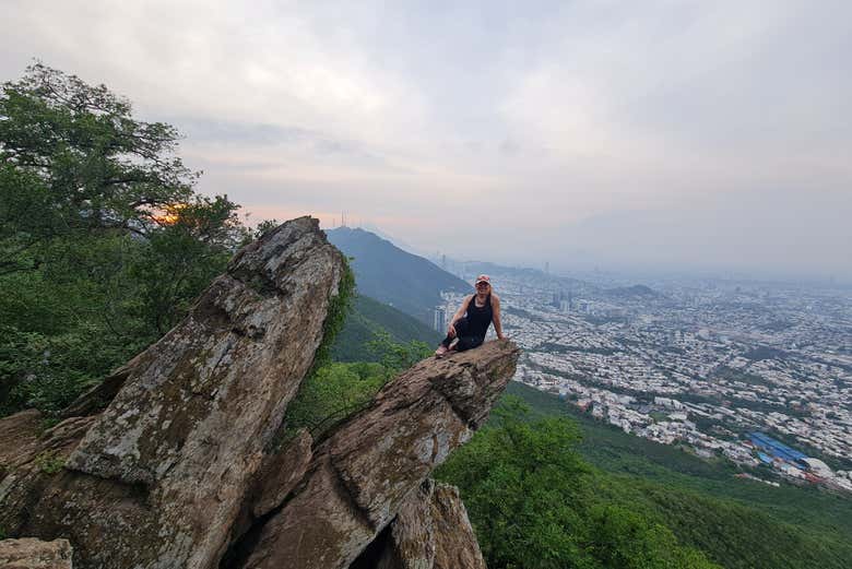Conociendo la Roca del Rey León en el Cerro del Chupón