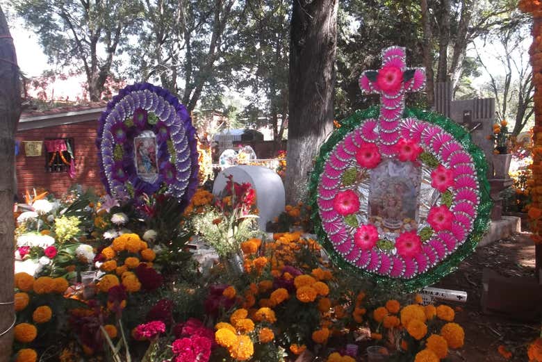 Flores coloridas en el Día de Muertos 