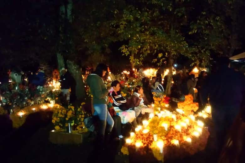 Witnessing how the living honor the dead