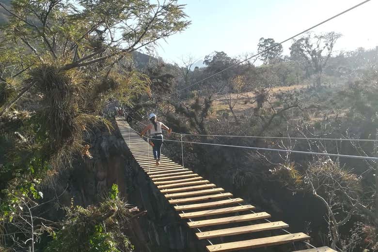 Puente colgante de Etúcuaro